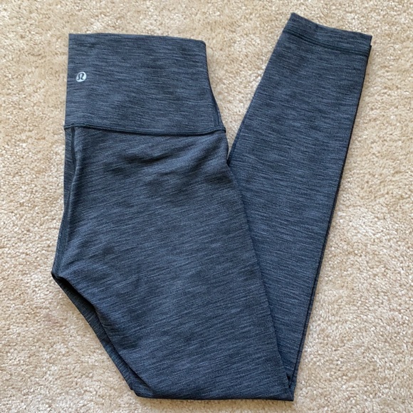 LIKE NEW Lululemon Wunder Under 25” Leggings - Picture 2 of 8